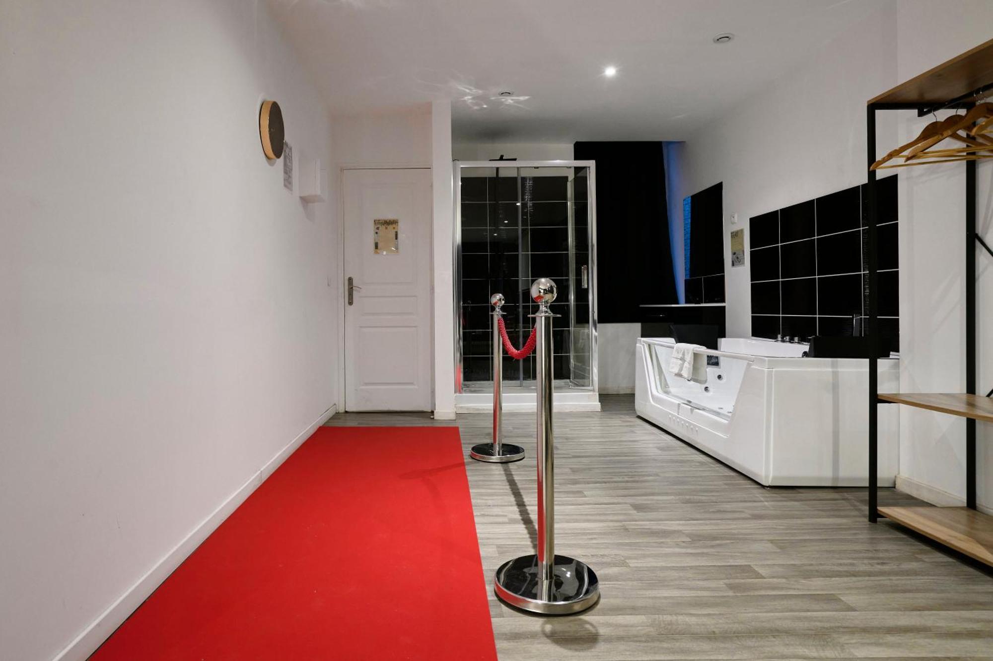 Ng Suitehome - Lille I Roubaix Centre I Grand Place - Balneo - Netflix - Wifi Ngoại thất bức ảnh
