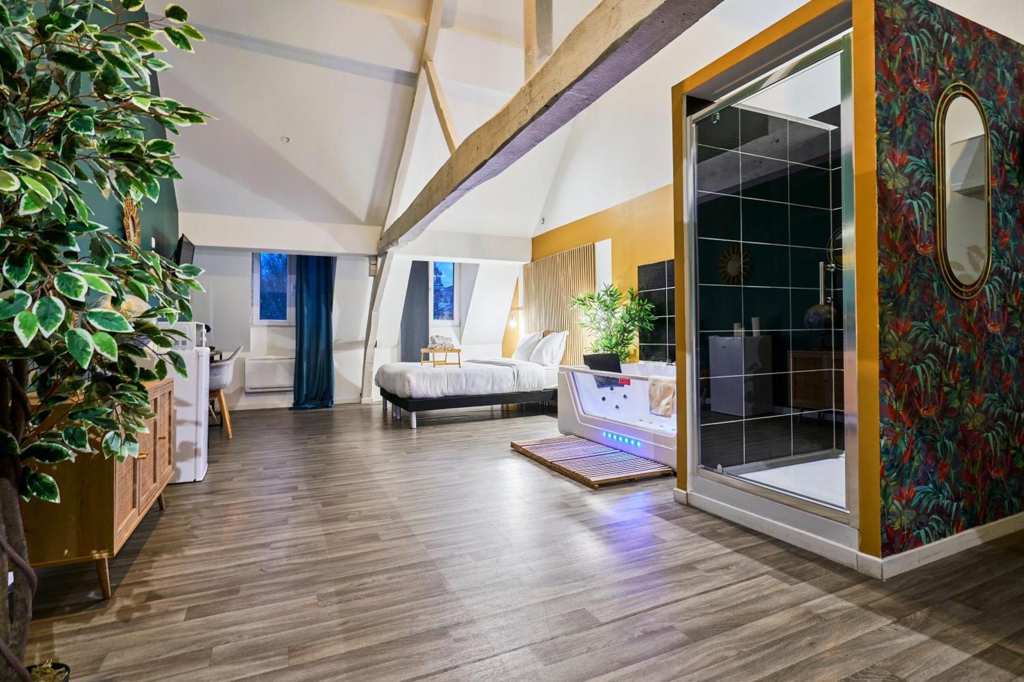 Ng Suitehome - Lille I Roubaix Centre I Grand Place - Balneo - Netflix - Wifi Ngoại thất bức ảnh