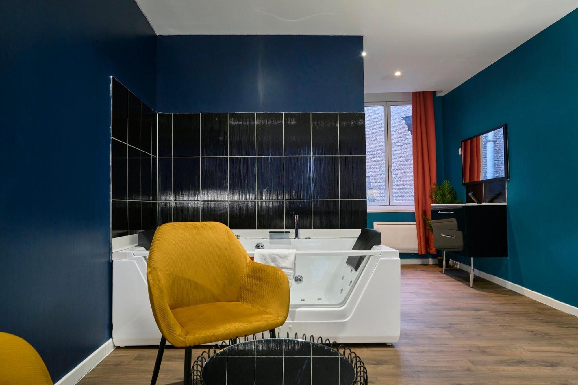 Ng Suitehome - Lille I Roubaix Centre I Grand Place - Balneo - Netflix - Wifi Ngoại thất bức ảnh