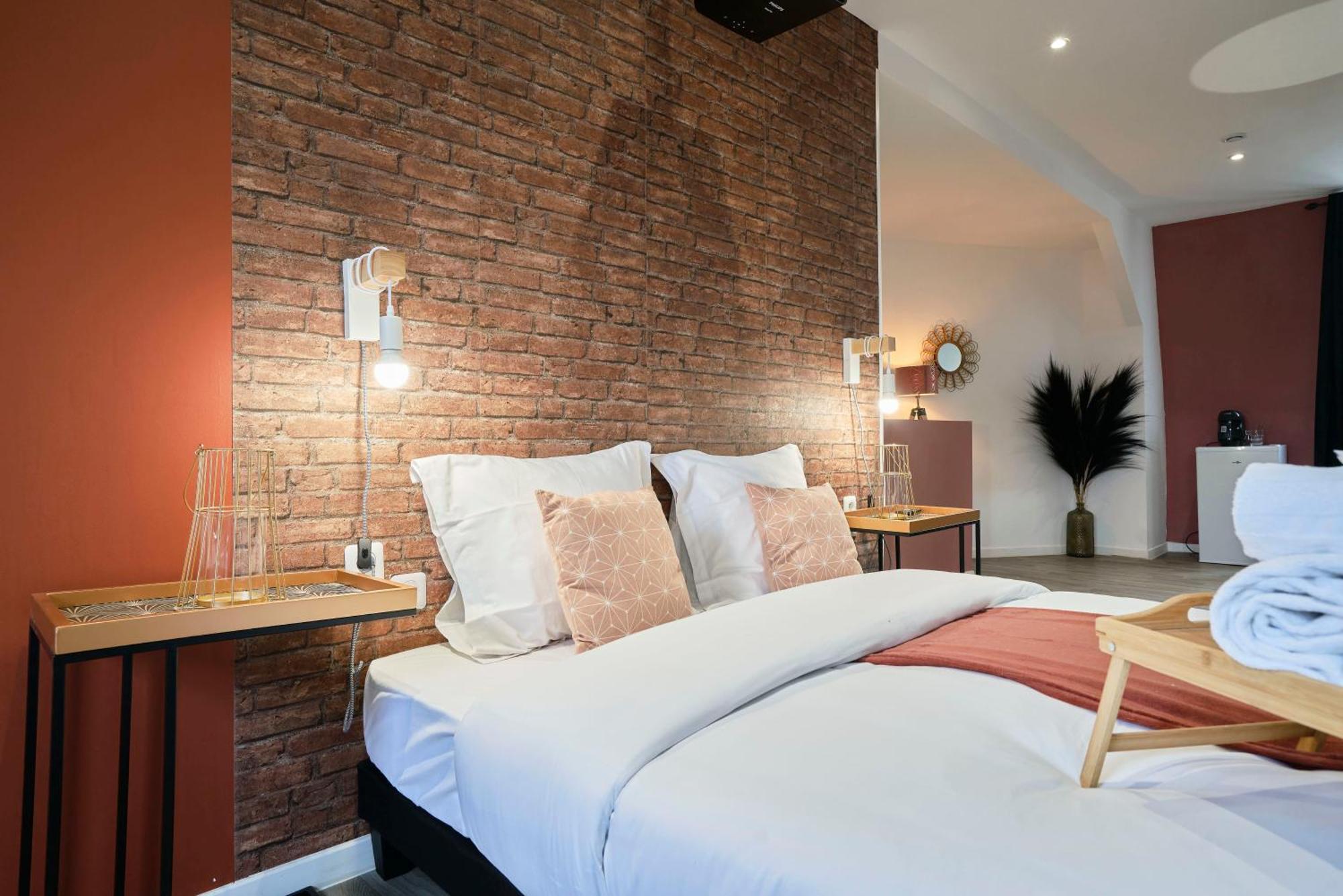 Ng Suitehome - Lille I Roubaix Centre I Grand Place - Balneo - Netflix - Wifi Ngoại thất bức ảnh